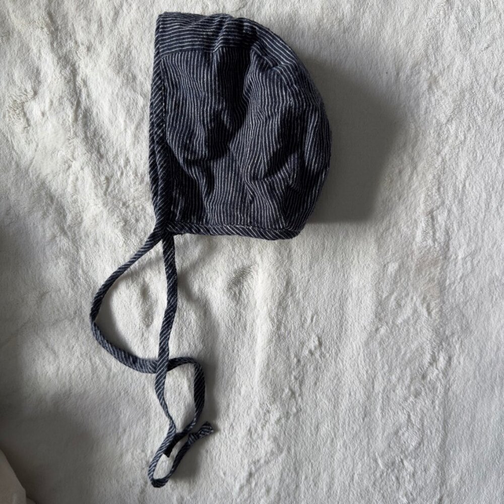 Briar baby bonnet